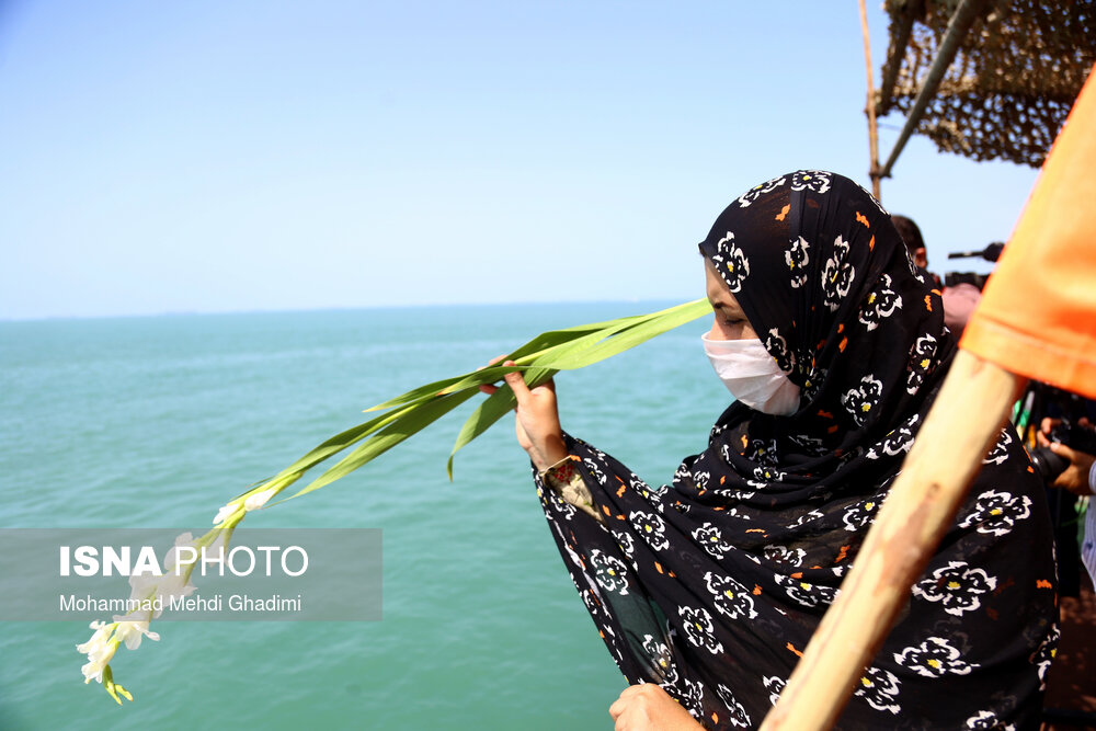 عکس/ گلباران محل شهادت شهدای ایرباس در خلیج فارس