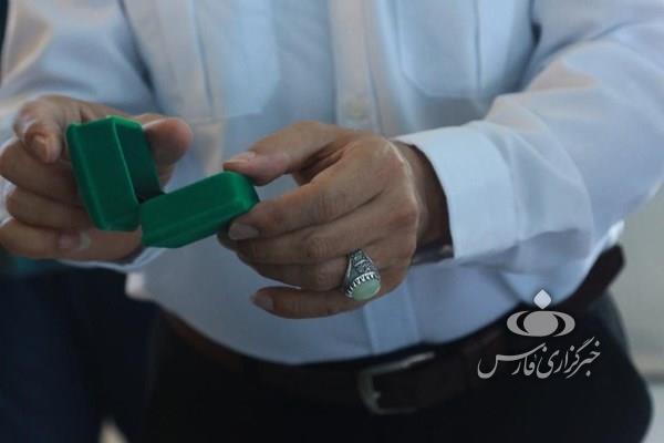 اهتزاز پرچم مقدس رضوی بر فراز نفتکش خط‌شکن ایرانی