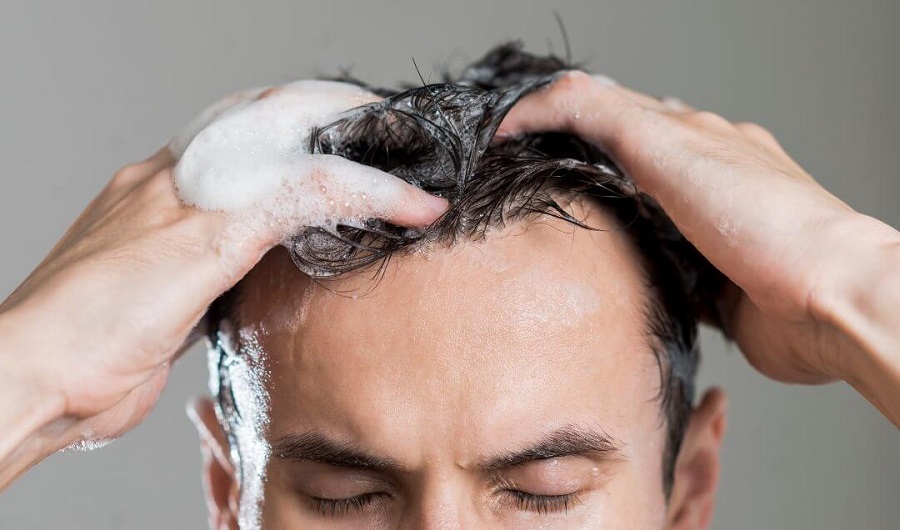چند اشتباه رایج در شستشوی موها که اغلب مرتکب می‌شویم