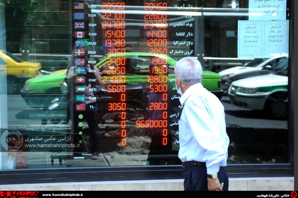 عکس/ حال و هوای صرافی‌های تهران در پی افزایش قیمت ارز