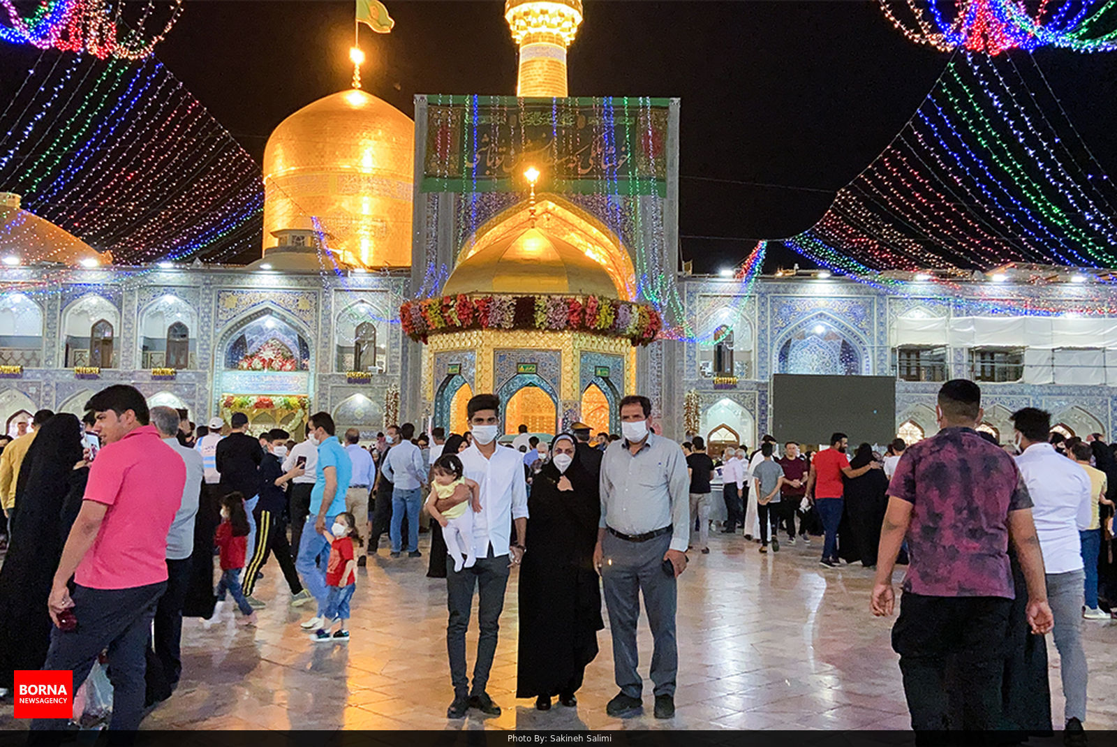 زائران حرم امام رضا (علیه السلام)