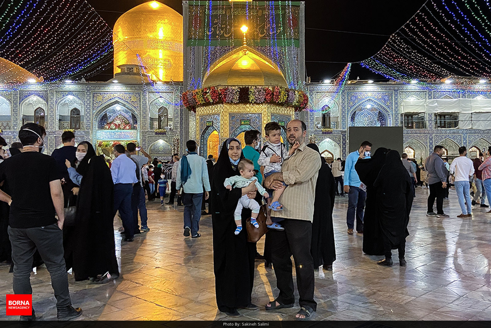زائران حرم امام رضا (علیه السلام)
