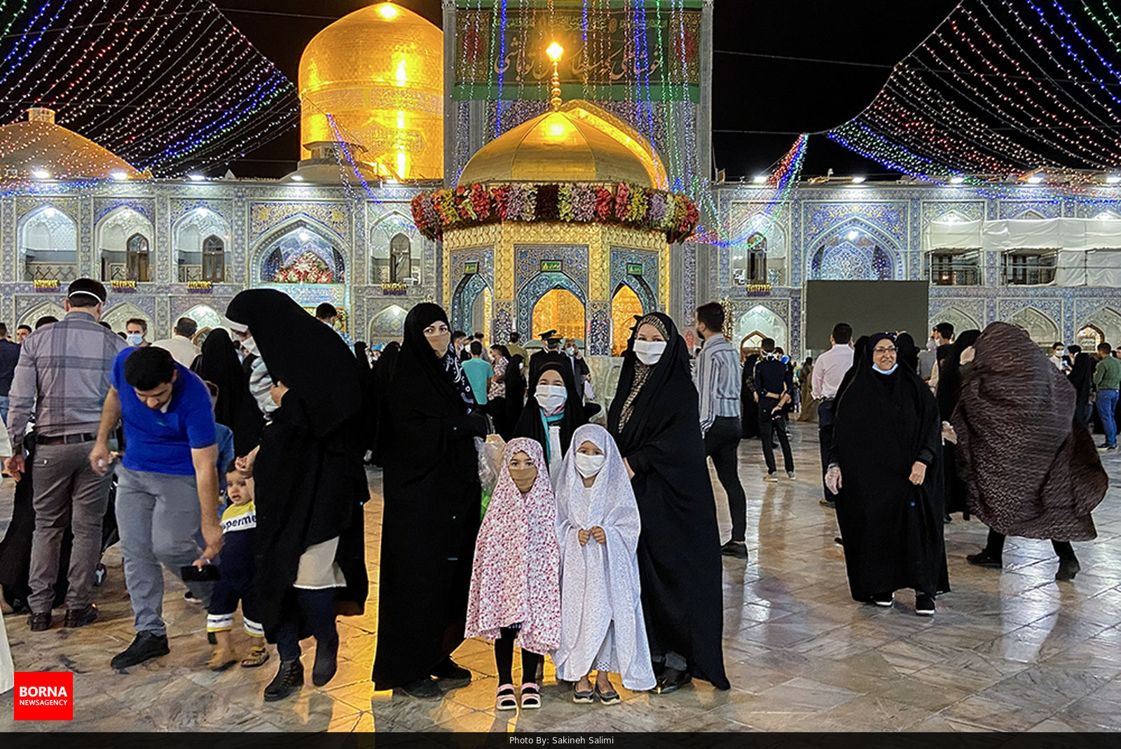 زائران حرم امام رضا (علیه السلام)