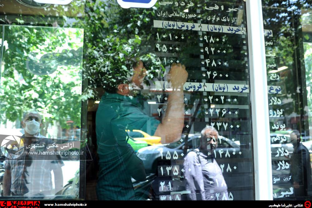 عکس/ حال و هوای صرافی‌های تهران در پی افزایش قیمت ارز