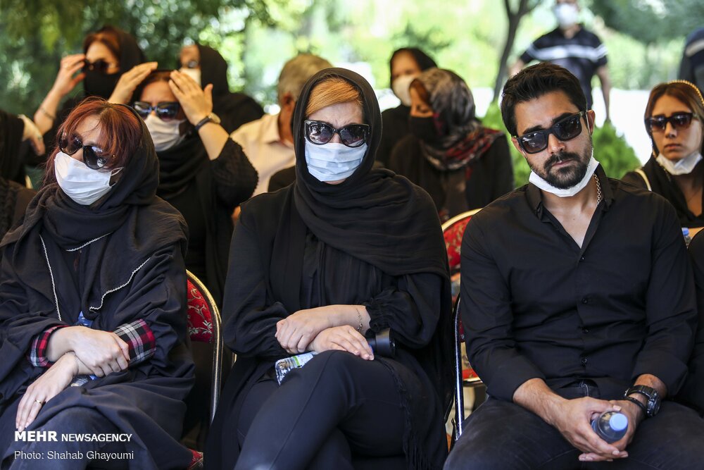 عکس/ هنرمندان حاضر در مراسم تشییع پیکر سیروس گرجستانی