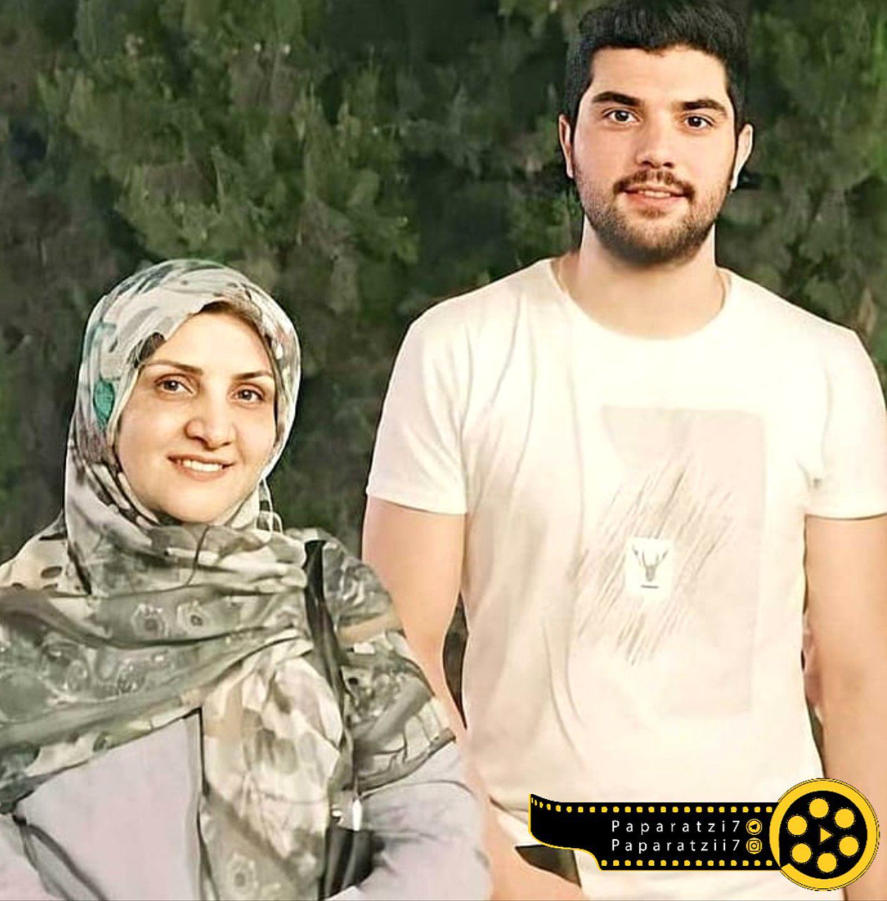 سینا مهراد در کنار مادرش