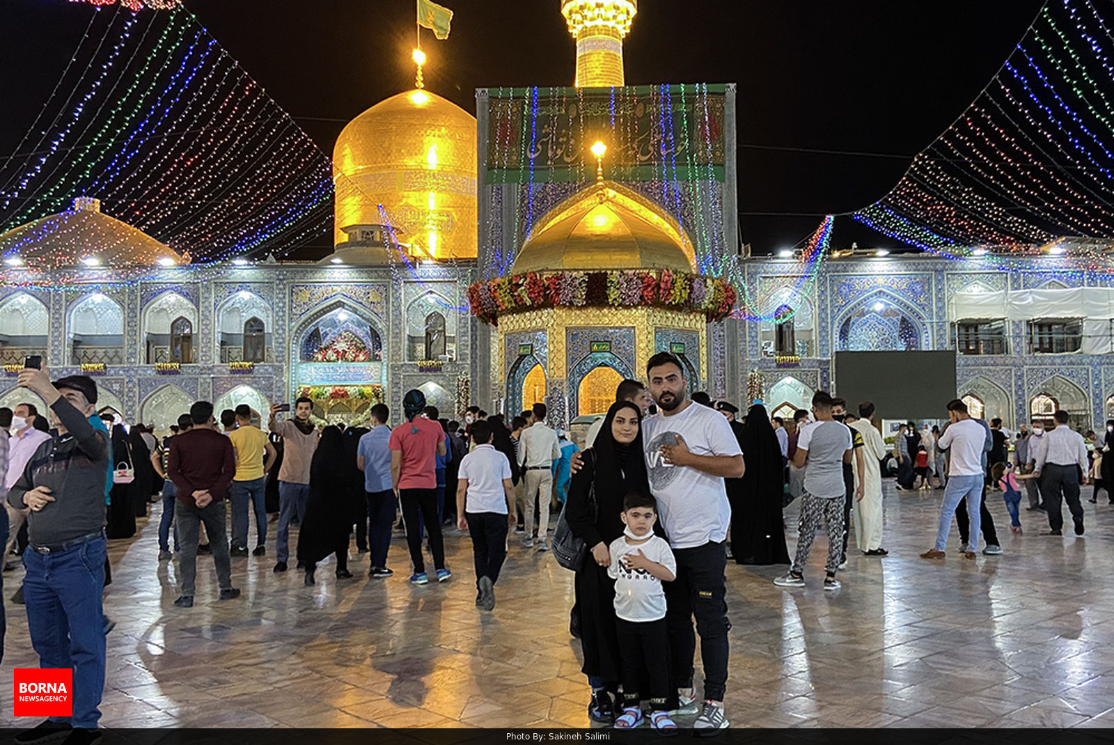 زائران حرم امام رضا (علیه السلام)