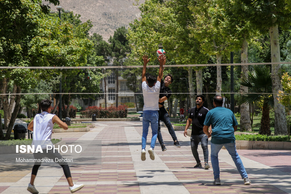 بوستان‌ها همچنان باز است!