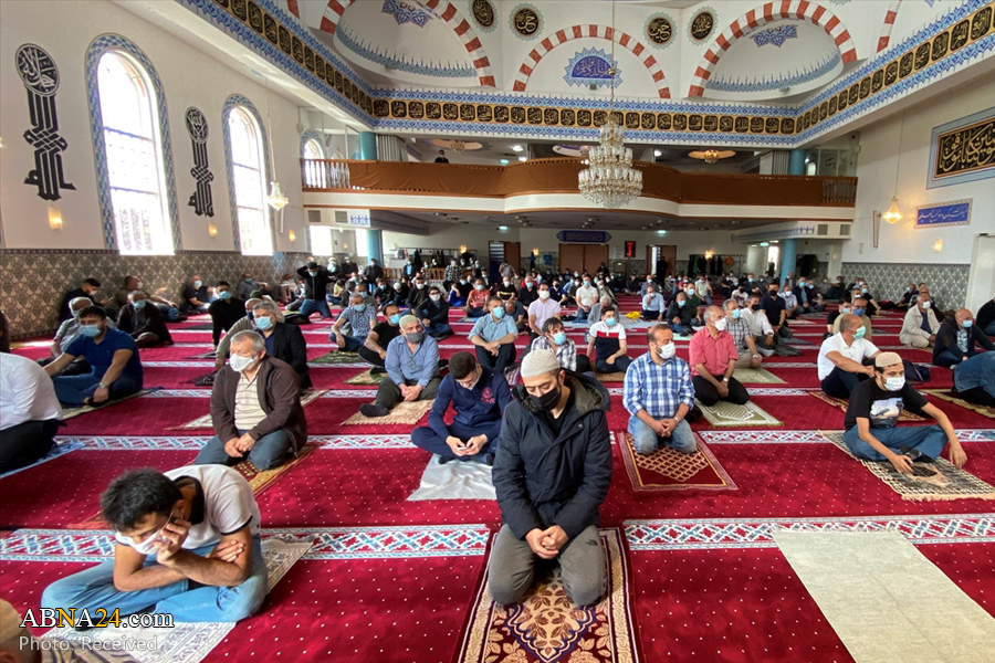 تصاویری از نخستین نماز جمعه در هلند پس از کرونا