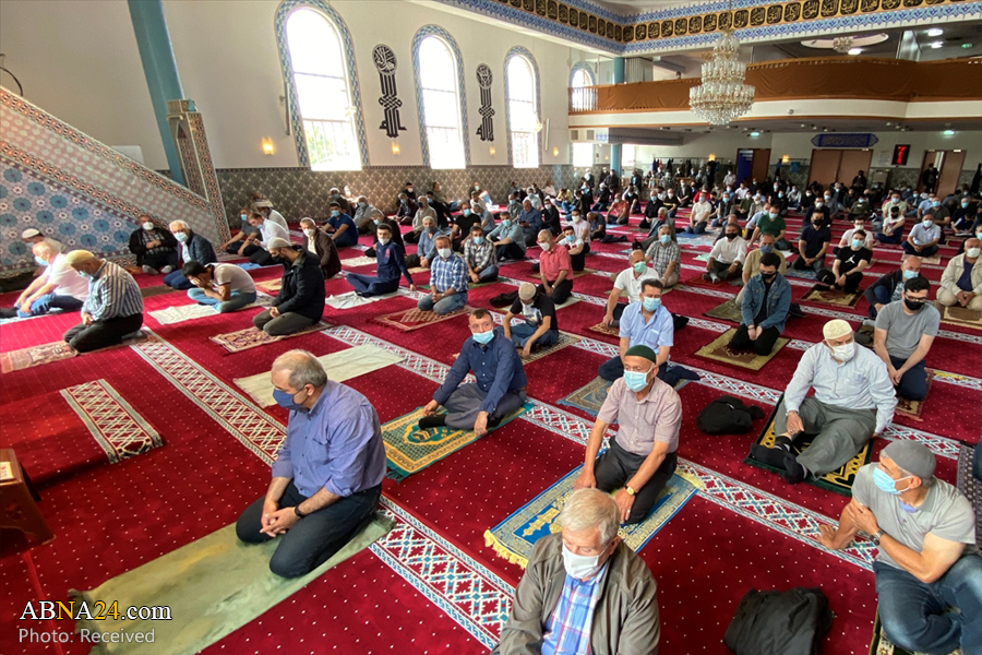تصاویری از نخستین نماز جمعه در هلند پس از کرونا