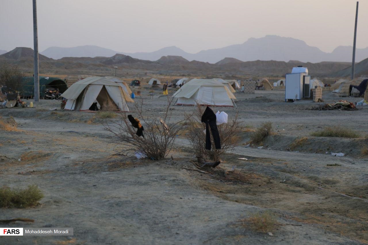 «زاچ و داربست» هم‌‌چنان در چادر