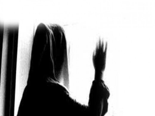 النگوهایم را به او دادم تا خرج خرید گل و هدیه برای خواستگاری من کند