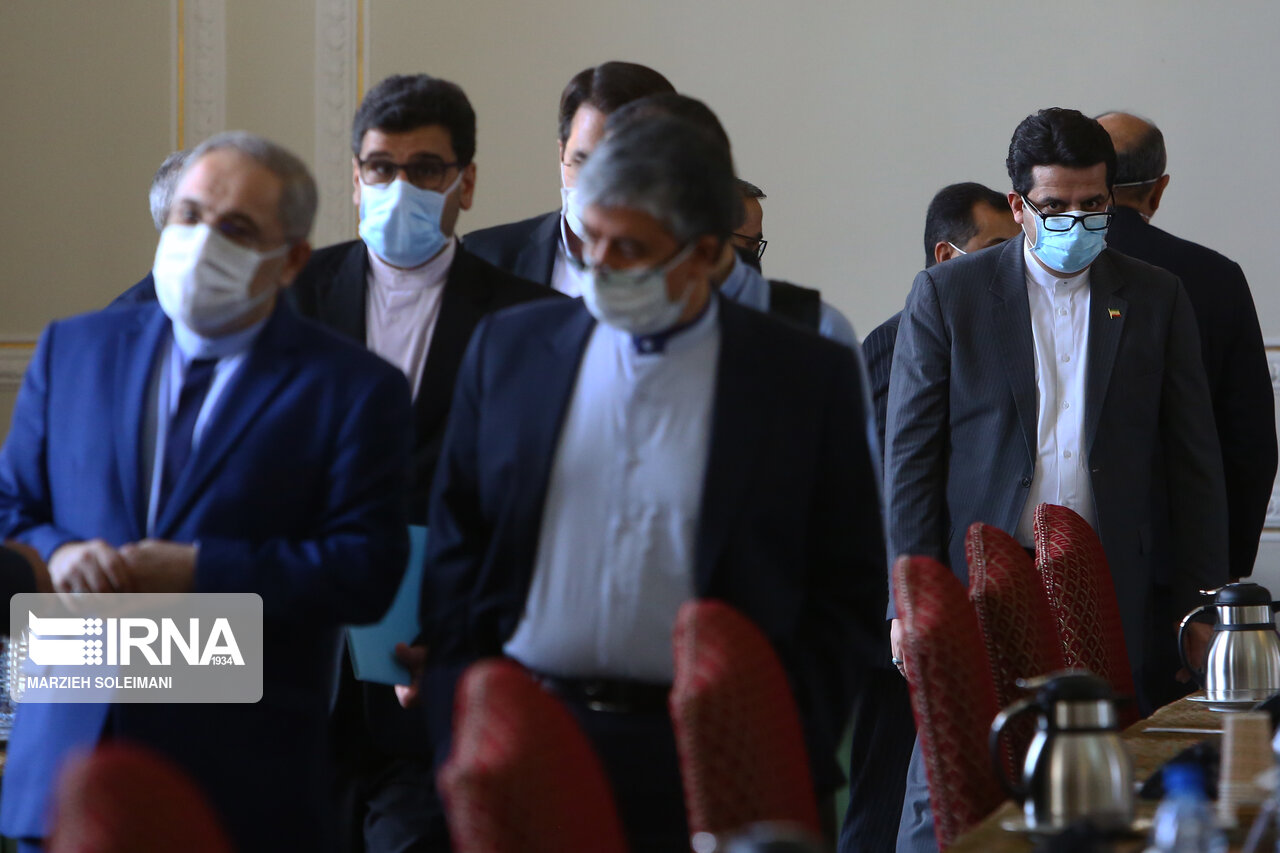 نشست مدیران ارشد وزارت امور خارجه با جهانگیری
