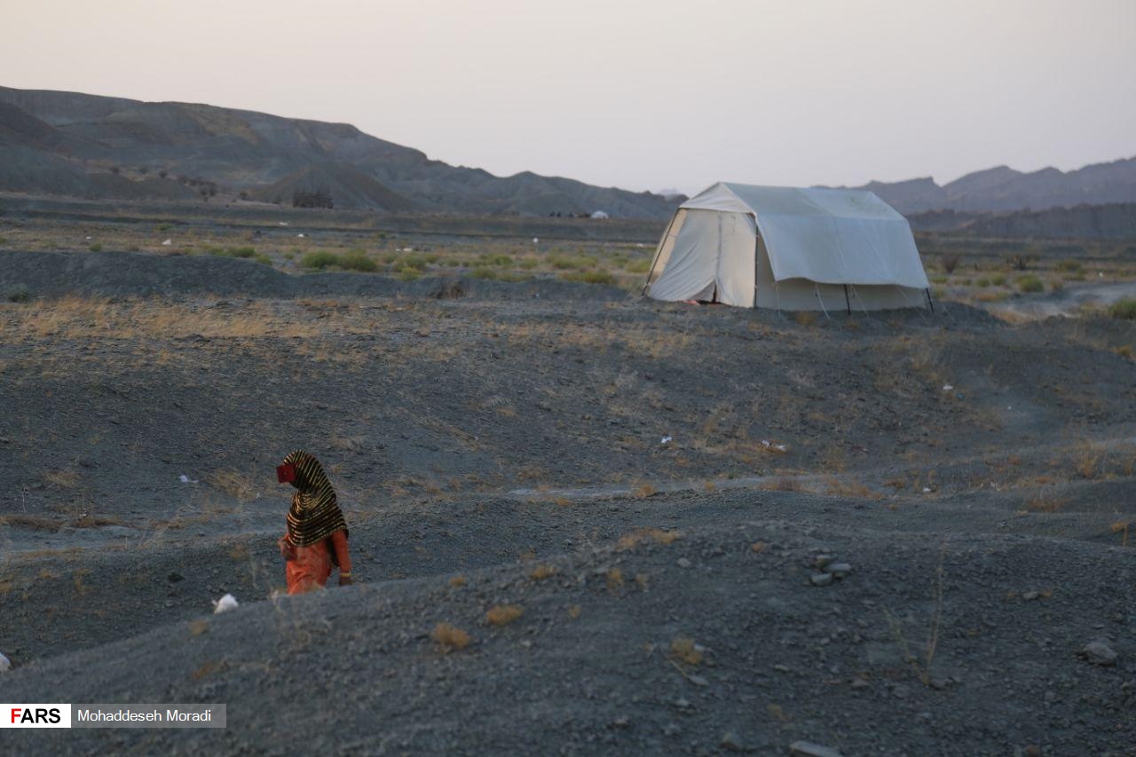 «زاچ و داربست» هم‌‌چنان در چادر