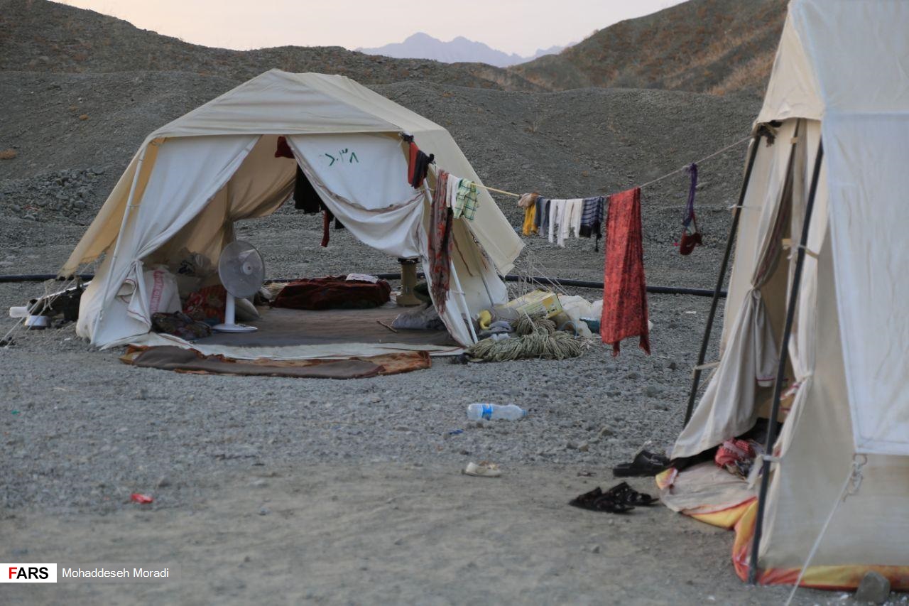 «زاچ و داربست» هم‌‌چنان در چادر