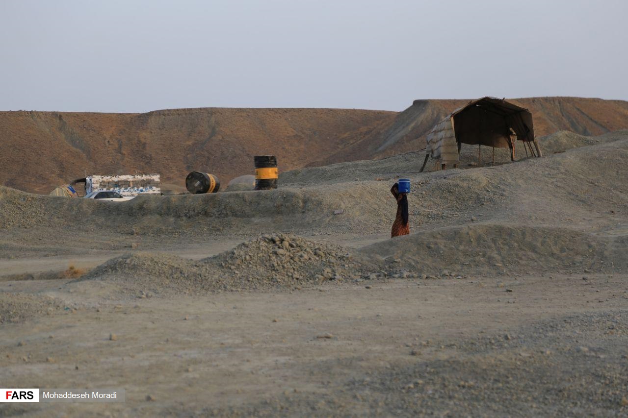 «زاچ و داربست» هم‌‌چنان در چادر