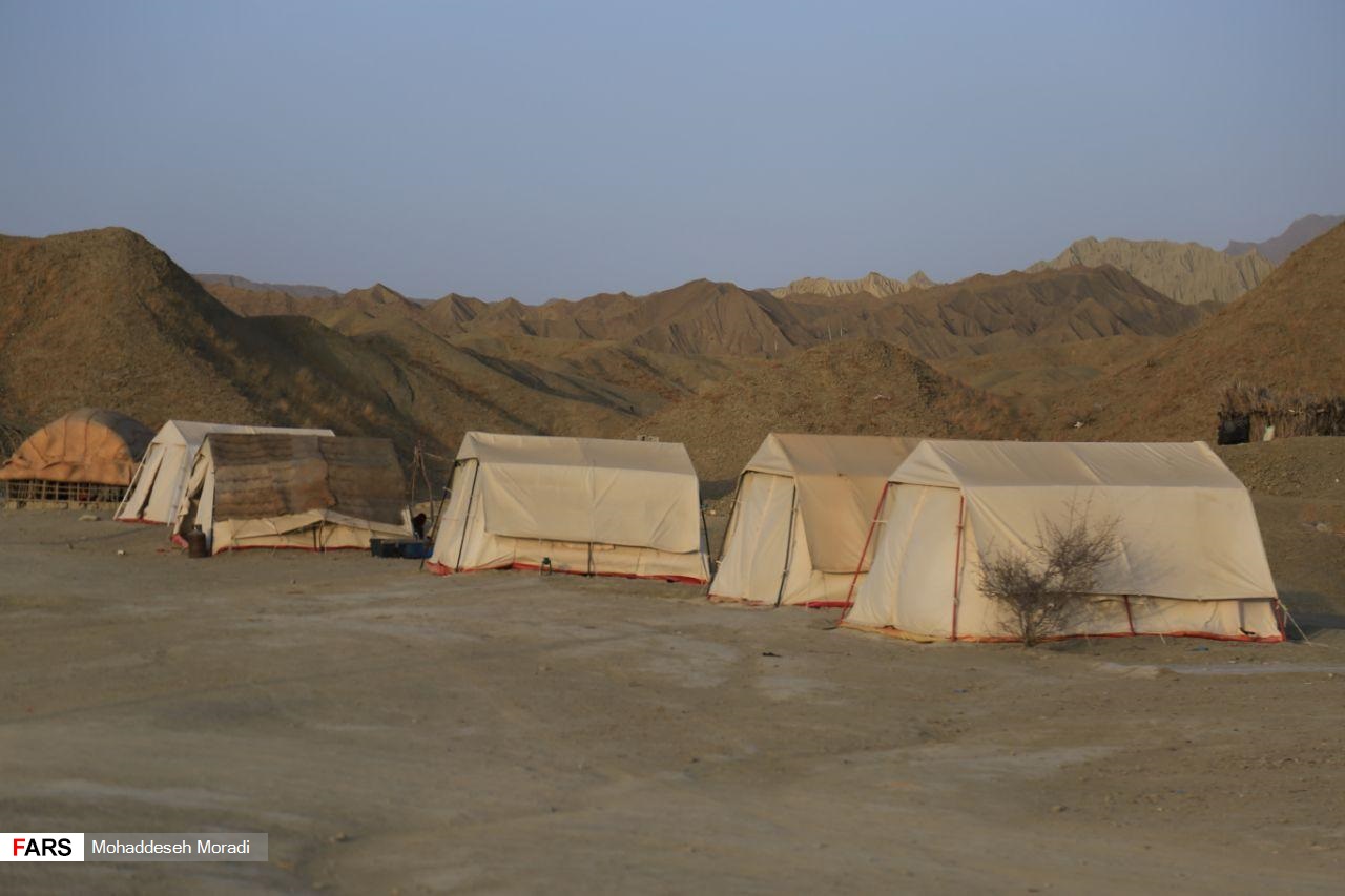 «زاچ و داربست» هم‌‌چنان در چادر