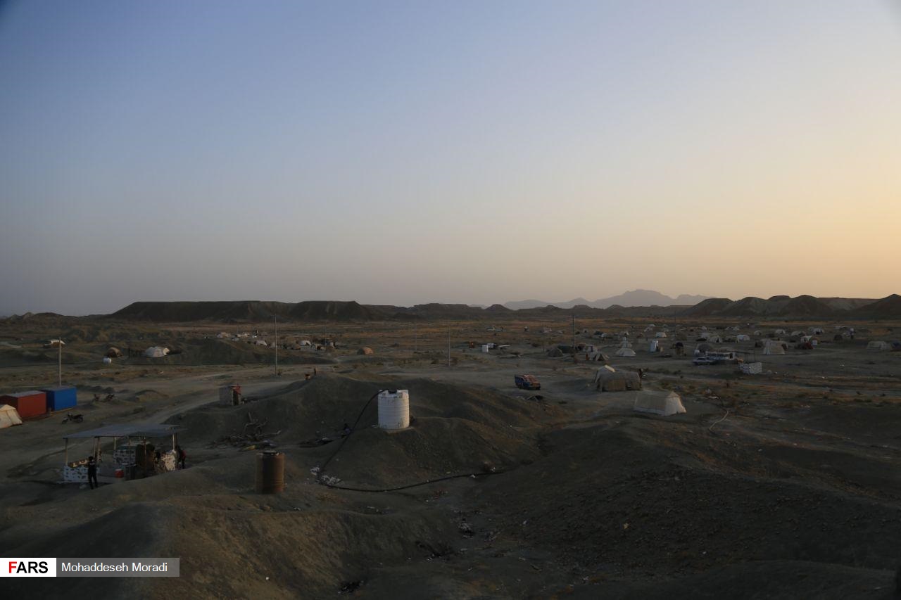 «زاچ و داربست» هم‌‌چنان در چادر