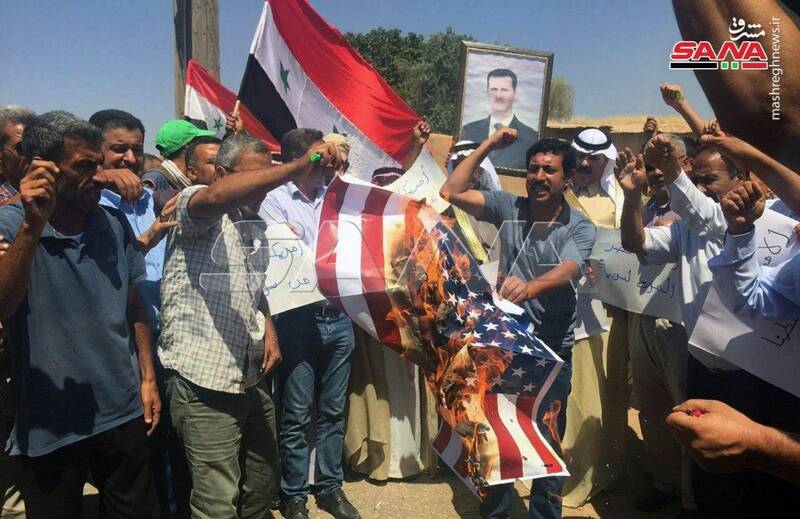 آتش زدن پرچم آمریکا توسط مردم سوریه