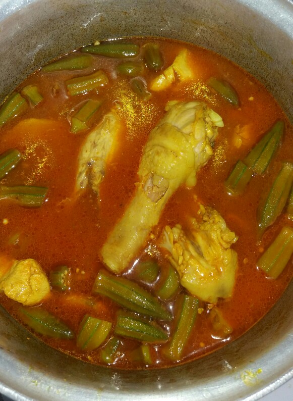 از شما/خورشت باميه در حال پخت شام امشب ما