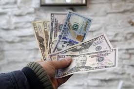  اعتماد: اعضای دولت باید با دلار 4200 تومانی مخالفت می‌کردند