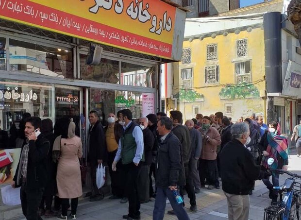 کمبود انسولین در کردستان؛ تشکیل صف‌های طولانی ادامه دارد