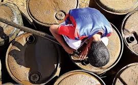 کودکانی که وارد چرخه قاچاق سوخت می‌شوند