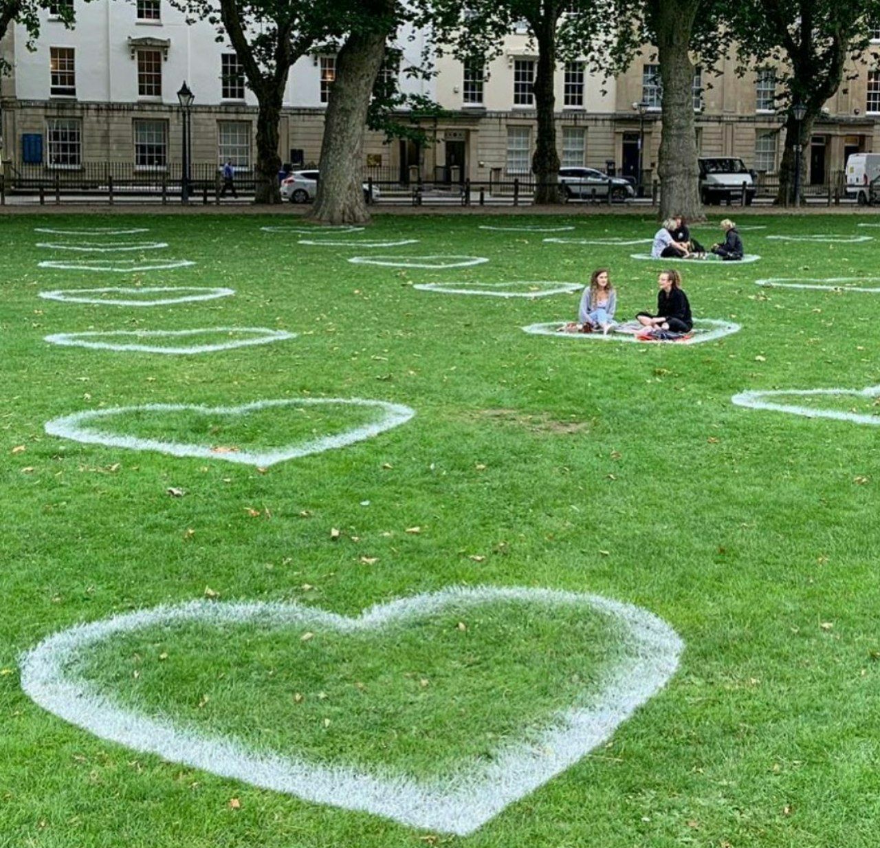 روشی جالب برای حفظ فاصله اجتماعی  