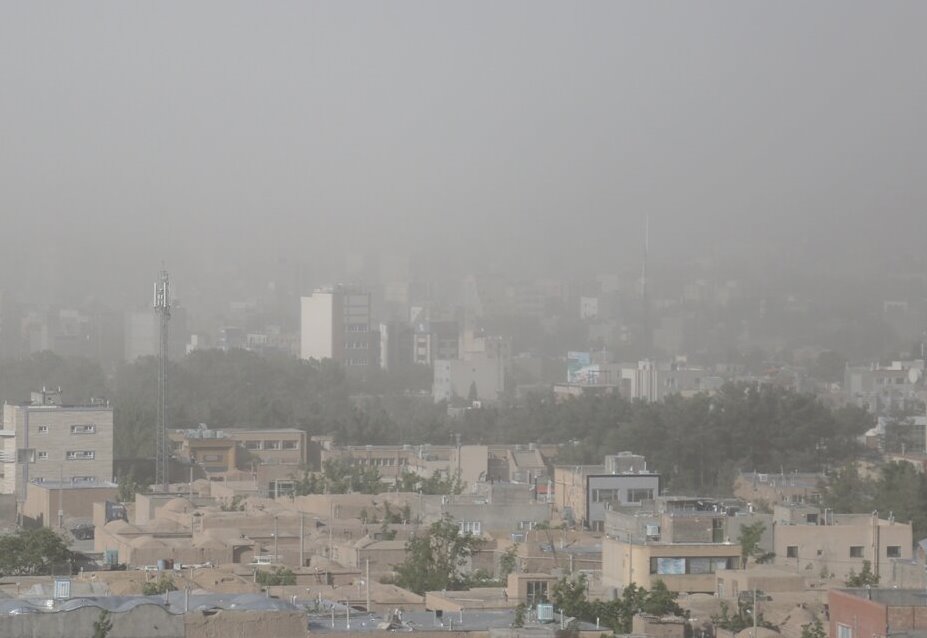گردوخاک استان مرکزی را فرا می‌گیرد