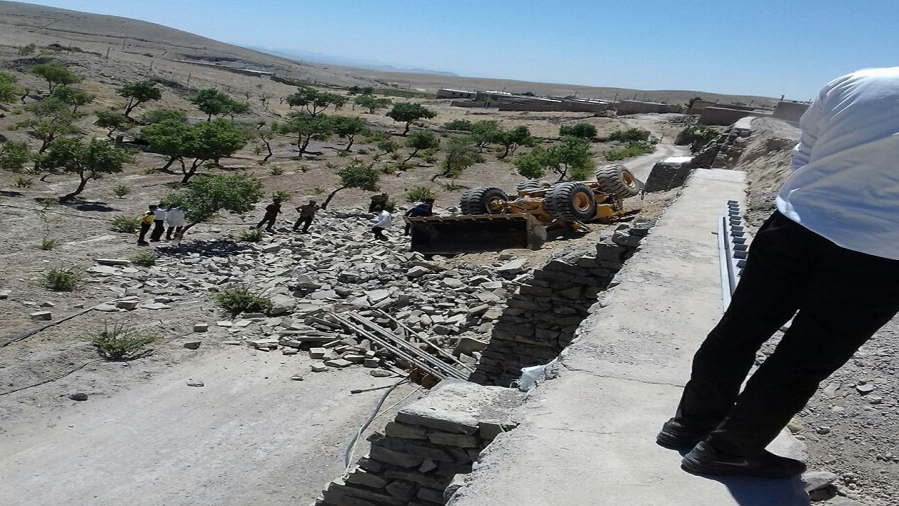 دو کشته در پی واژگونی یک دستگاه لودر 