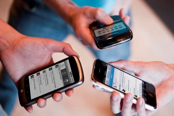 در زمینه تولید تلفن همراه داخلی شکست خورده‌ایم