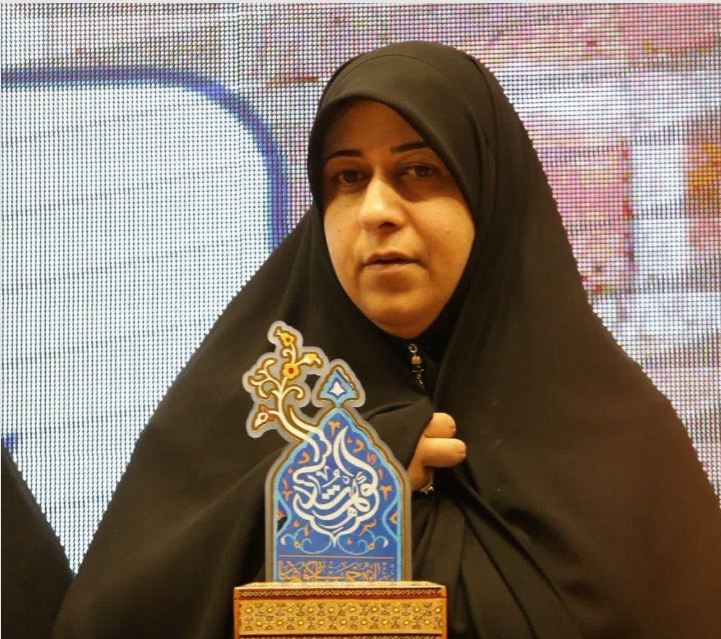 با چادر در مراسم دفاع پایان‌نامه‌ام در هلند حاضر شدم