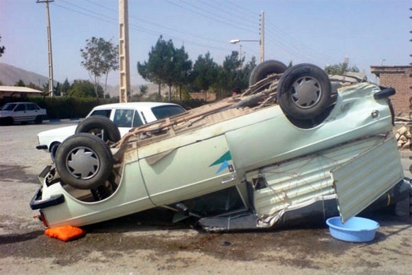 واژگونی وانت پیکان جان راننده را گرفت