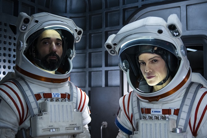 «دوردست» نخستین سریال فضایی با بازی «هیلاری سوانک»