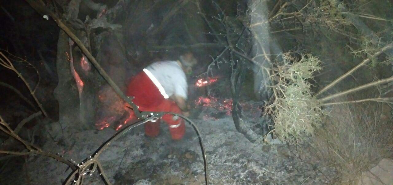 امدادرسانی برای اطفای حریق ۲۲ هکتار از مراتع غرب کرمان