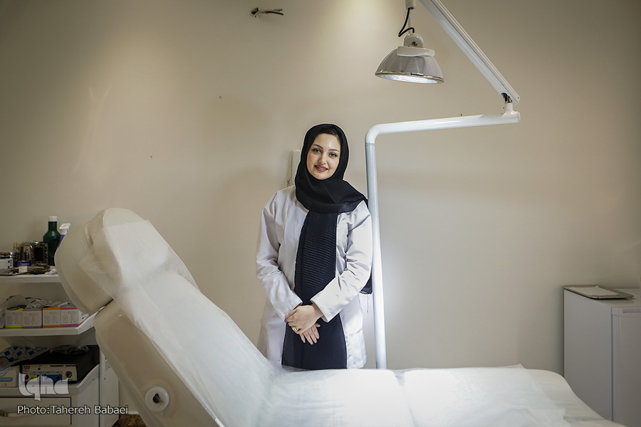 عکس/ گوهر عفاف در لباس خدمت به جامعه