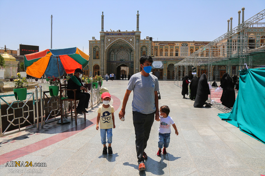 حضور زائران با ماسک در حرم مطهر حضرت معصومه(س)