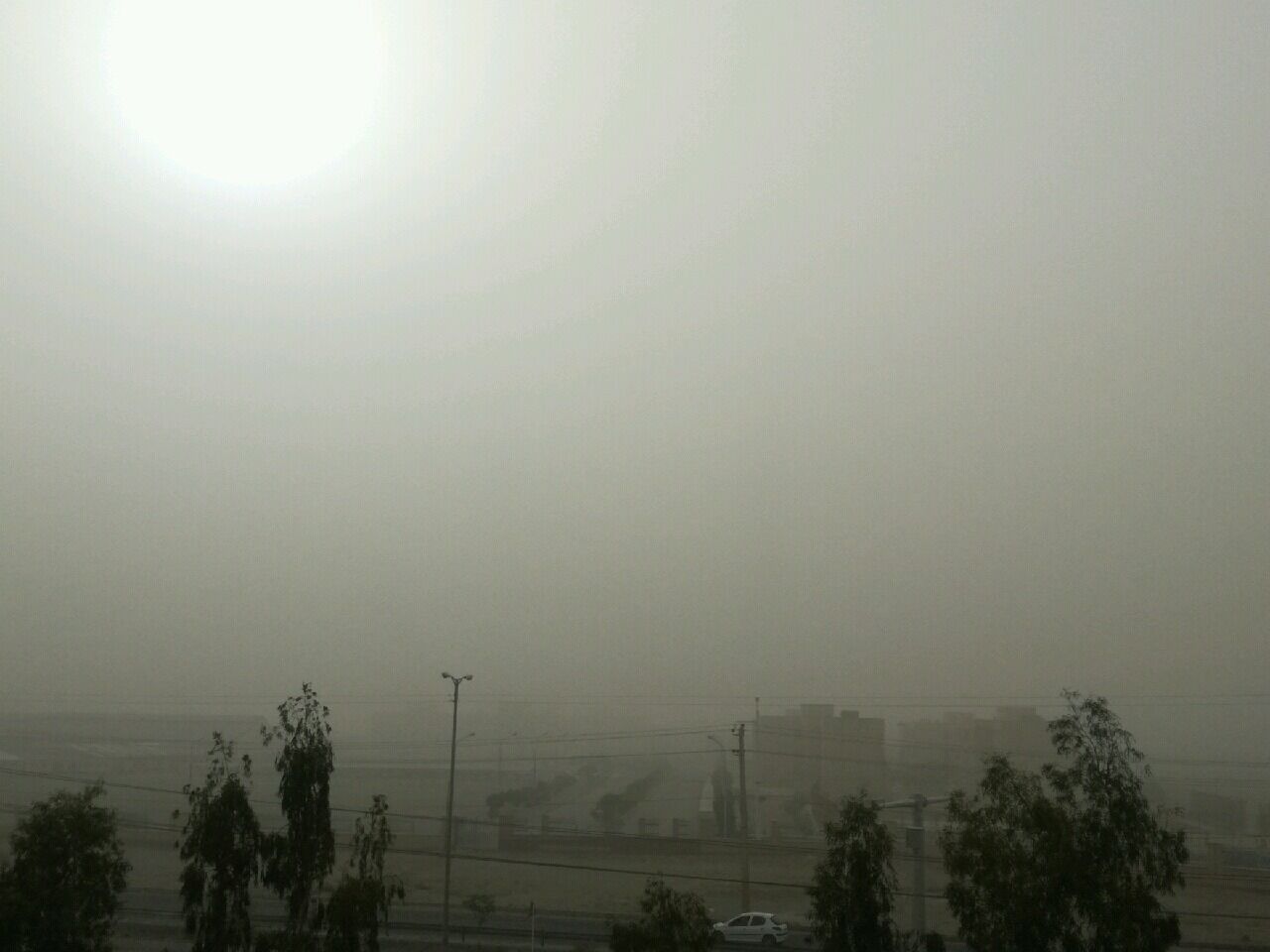 وزش باد و غبارآلودگی در راه استان مرکزی