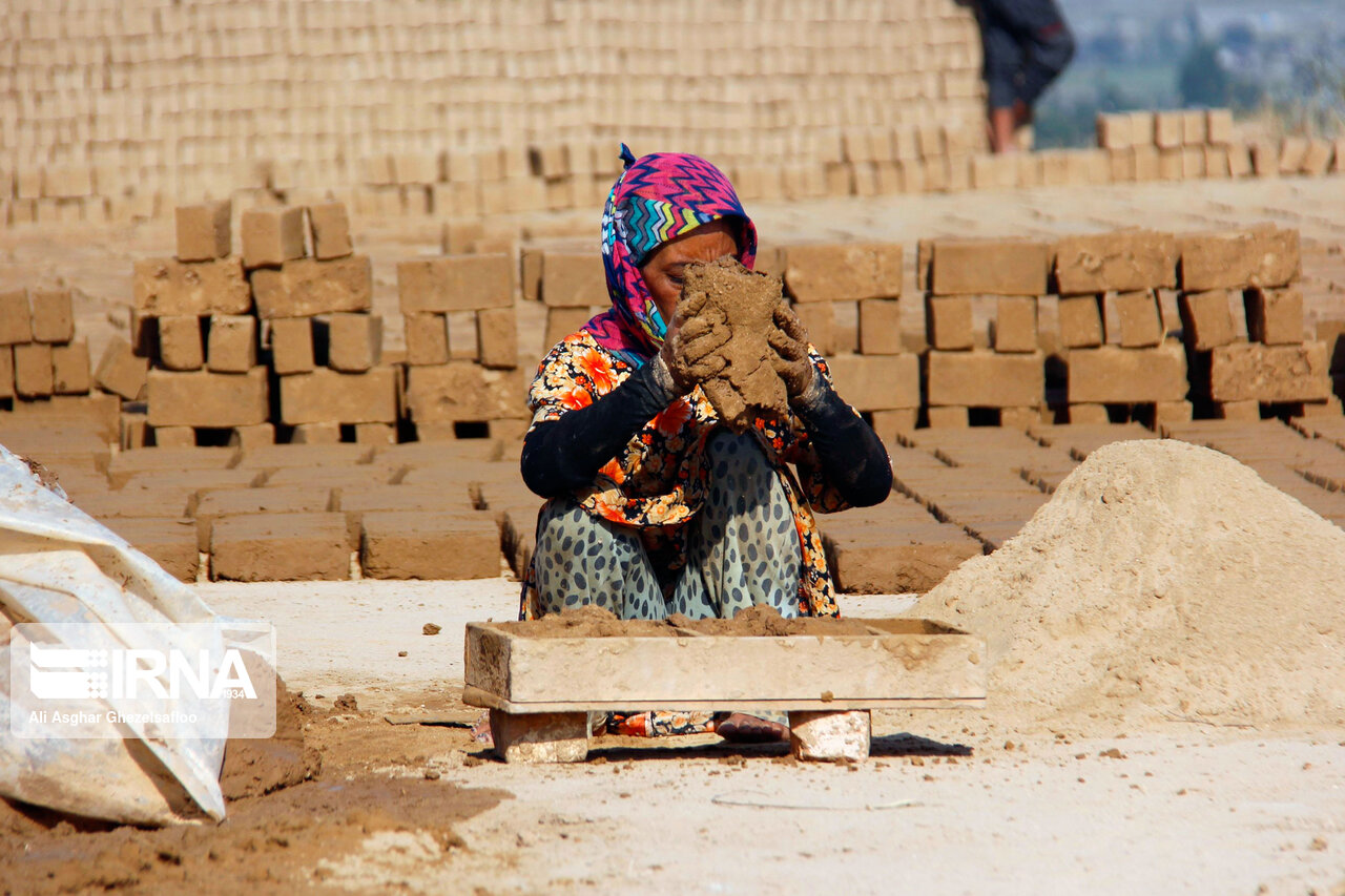 همکاری کودکان در کارگاه های آجر پزی