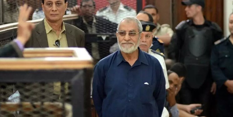 حکم حبس ابد برای رئیس اخوان‌المسلمین مصر و 87 متهم دیگر تأیید شد