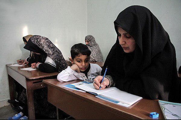 کاهش ۳۵ درصدی فاصله باسوادی بین مردان و زنان قبل و بعد از انقلاب 