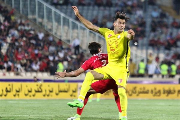 چشمک ستاره صنعت ‌نفت به سرمربی پرسپولیس