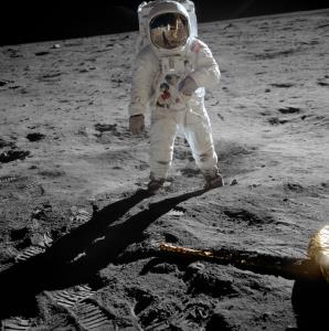 یادی از سفر انسان به ماه؛ آرمسترانگ 21.5 ساعت روی ماه بود