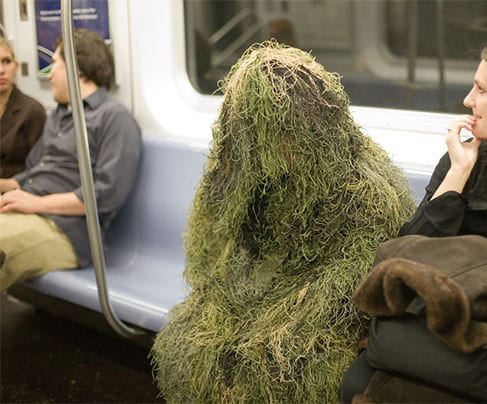 عجیب‌ترین تصاویر ثبت شده از مسافران مترو