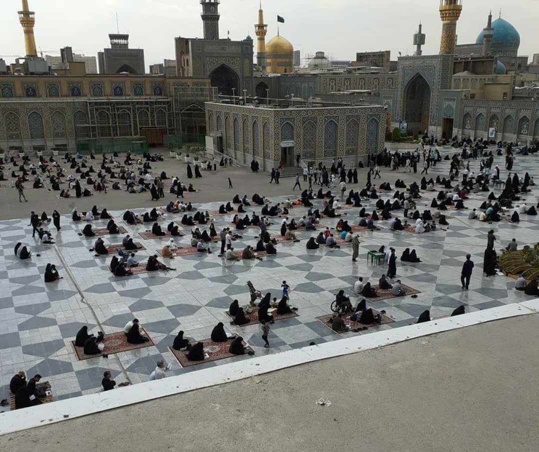 دعای پر فیض عرفه در حرم مطهر رضوی