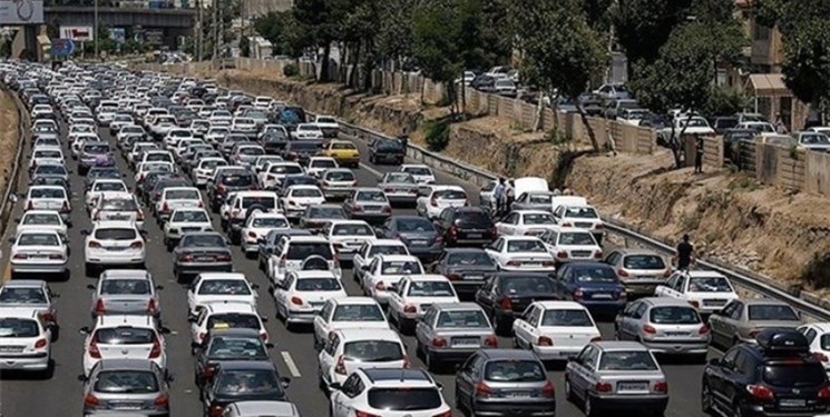 ترافیک در محورهای منتهی به تهران؛ انسداد جادههای شمشک-دیزین و خرمآباد-پلدختر
