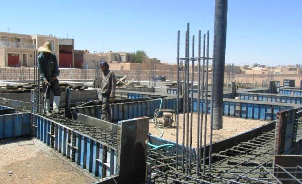 مادر شهید مهریزی زمینی به ارزش ۲ میلیارد ریال به بیمارستان اهدا کرد