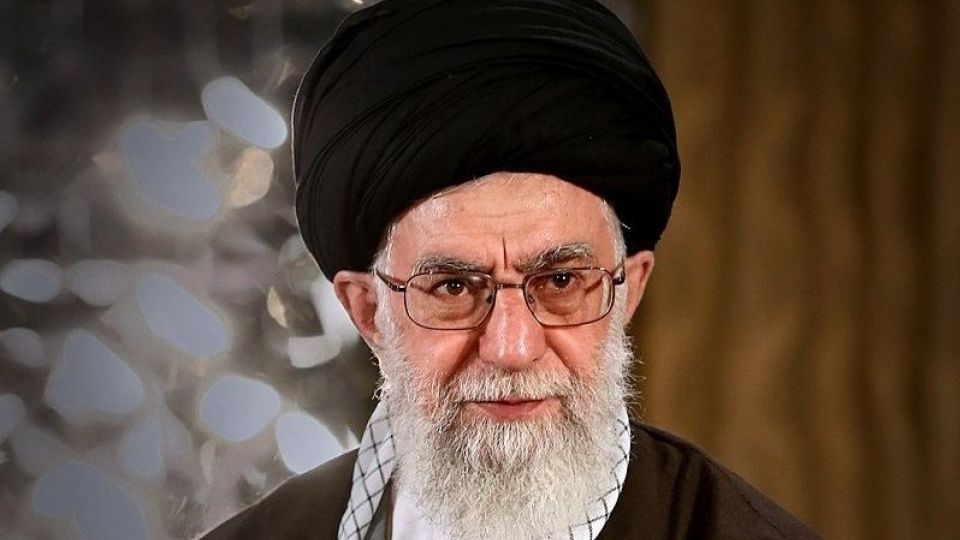 حسین شریعتمداری مطرح کرد: ابَر‌حریفی به نام آیت‌الله خامنه‌ای