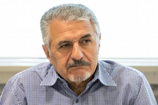 رئیس فوتبال سیاسی باشد، لطفا!