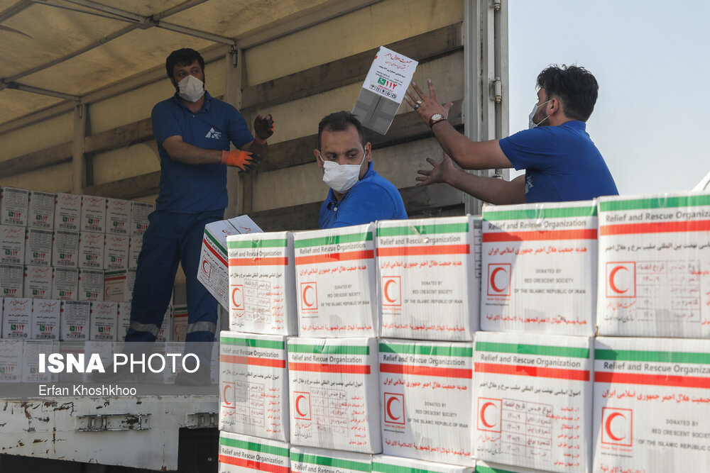 عکس/ بارگیری محموله بشردوستانه به لبنان از سوی جمعیت هلال احمر